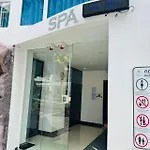 林荫大道公寓grand Avenue Codon 超大泳池 素质极高的公寓 Pattaya