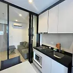 อพาร์ทเม้น 芭提雅市中心单卧室套房 门口海滩 商场 步行街 夜市 Pattaya