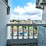 市中心 5分钟到海边 全新房 全新泳池 密码锁 网络电视 阳台 私人洗衣机 可两房联订 *
