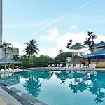 市中心 5分钟到海边 全新房 全新泳池 密码锁 网络电视 阳台 私人洗衣机 可两房联订