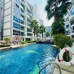 林荫大道公寓grand Avenue Codon 超大泳池 素质极高的公寓 *