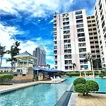 市中心 5分钟到海边 全新房 全新泳池 密码锁 网络电视 阳台 私人洗衣机 可两房联订 Pattaya