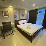 林荫大道公寓grand Avenue Codon 超大泳池 素质极高的公寓 Pattaya