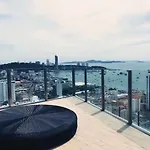 The Base海景网红顶层无边泳池 双卧室套房 อพาร์ทเม้น *