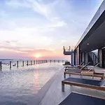 The Base海景网红顶层无边泳池 双卧室套房
