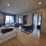 The Base海景网红顶层无边泳池 双卧室套房 อพาร์ทเม้น Pattaya