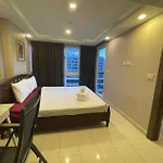 อพาร์ทเม้น 林荫大道公寓grand Avenue Codon 超大泳池 素质极高的公寓 Pattaya