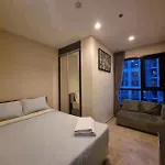 อพาร์ทเม้น The Base海景网红顶层无边泳池 双卧室套房