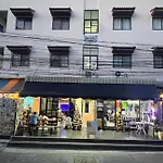 บ้านพ่อกับแม่ by ทองนาค อพาร์ตเมนต์ Dad N Mom\'s House By Thongnak Apartment