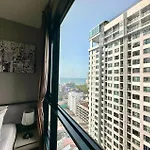 The Base 市中心公寓 无边游泳池 อพาร์ทเม้น