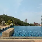Apartment The Axis Pattayaใจกลางเมืองวิวทะเลภูเขา