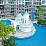 阿卡迪亚海滩大陆 * Pattaya
