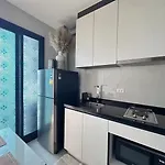 อพาร์ทเม้น The Base 市中心公寓 无边游泳池 Pattaya