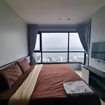 The Base海景网红顶层无边泳池 双卧室套房 อพาร์ทเม้น *