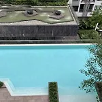 芭提雅中心地区 The Base 高档公寓酒店