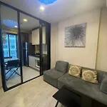 芭提雅中心地区 The Base 高档公寓酒店