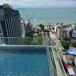芭提雅中心地区 The Base 高档公寓酒店 *