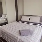 The Base Pattaya Pool View Fast Wifi 5 Min Walk To Beach By Lees Stay