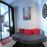 The Base Pool View Fast Wifi 5 Min Walk To By Lees อพาร์ทเม้น Pattaya