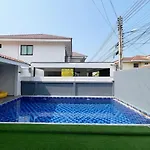 H2 Beach, Near The Terminal Building, Chinese Street, Fengyue Street, Five Bedrooms, Six Bathrooms, Single Pool Villa, Ktv, Pool Table, Convenient Transportation