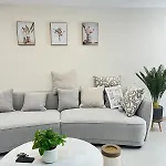 Luxury Townhouse With 3 Bedrooms And 3 Bathrooms In The City Center