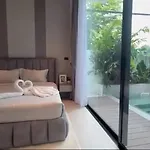 วิลล่า 5-bed Luxury Pooljacuzzi 5 Min To Walkingst *