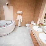 Exclusive Balinese Pool In