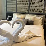 Inara In The Center Of Pattaya-4 Bedrooms 5 Bathrooms-billiards Table And Swimming Pool For A Relaxing วิลล่า Pattaya