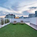Villa Downtown Oasis 芭提雅市中心独栋泳池别墅 B 5卧6卫 Ktv Bbq 芭提雅海滩步行街500m Pattaya