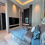5-Bed Luxury Villa Pooljacuzzi 5 Min To Walkingst