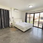 H2 Beach, Near The Terminal Building, Chinese Street, Fengyue Street, Five Bedrooms, Six Bathrooms, Single Pool Villa, Ktv, Pool Table, Convenient Transportation *