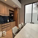 วิลล่า Inara In The Center Of Pattaya-4 Bedrooms 5 Bathrooms-billiards Table And Swimming Pool For A Relaxing Pattaya