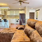 Holiday home Stylish 1br Sea-view - 2 Balconies - View Talay 1 Jomtien *