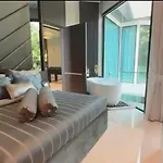 5-bed Luxury Pooljacuzzi 5 Min To Walkingst * Pattaya