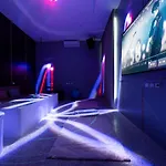 วิลล่า Downtown Oasis 芭提雅市中心独栋泳池别墅 B 5卧6卫 Ktv Bbq 芭提雅海滩步行街500m *