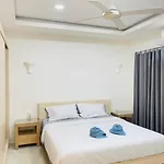 Villa 3br Pool Access Patumnak Hill *