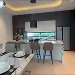 5-bed Luxury Pooljacuzzi 5 Min To Walkingst วิลล่า Pattaya