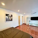 Holiday home Stylish 1br Sea-view - 2 Balconies - View Talay 1 Jomtien *