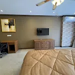 Spacious 2br Corner - Garden View Balcony - Royal Hill Holiday home *
