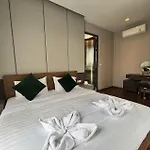 Center Pool Villa&near Walking Street วิลล่า Pattaya