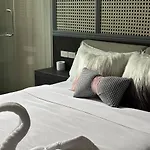 วิลล่า Inara In The Center Of Pattaya-4 Bedrooms 5 Bathrooms-billiards Table And Swimming Pool For A Relaxing