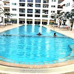 Spacious With Balcony - Tw Platinum Suites, Jomtien Holiday home *