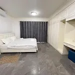 H2 Beach, Near The Terminal Building, Chinese Street, Fengyue Street, Five Bedrooms, Six Bathrooms, Single Pool Villa, Ktv, Pool Table, Convenient Transportation Pattaya