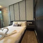 Center Pool Villa&near Walking Street วิลล่า Pattaya