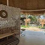 Villa 3br Pool Access Patumnak Hill *