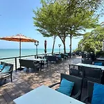 Villa 3br Pool Access Patumnak Hill *