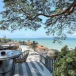 Villa 3br Pool Access Patumnak Hill