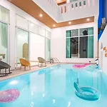 Villa Downtown Oasis 芭提雅市中心独栋泳池别墅 B 5卧6卫 Ktv Bbq 芭提雅海滩步行街500m *