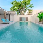Villa Luxury 6b Lagoon With Swimming Pool