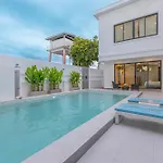 Villa Luxury 6b Lagoon With Swimming Pool